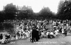 Fulham Park sands,children paddling,park-countryside